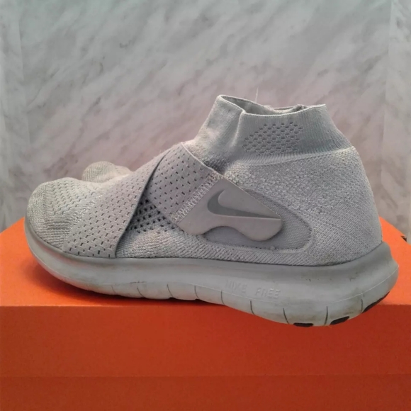 Nike Free Rn Motion Flyknit Running Shoe Wolf Grey 880846-005 Women's sz 8 - Picture 6 of 6